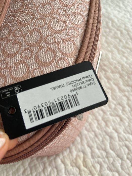 Guess kosmetyczka- kuferek