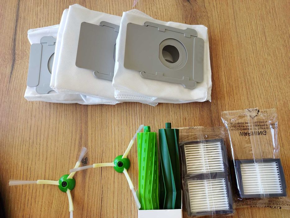 Robot odkurzający iRobot Roomba i3+ z bazą Clean Base + BOGATY ZESTAW AKCESORIÓW!