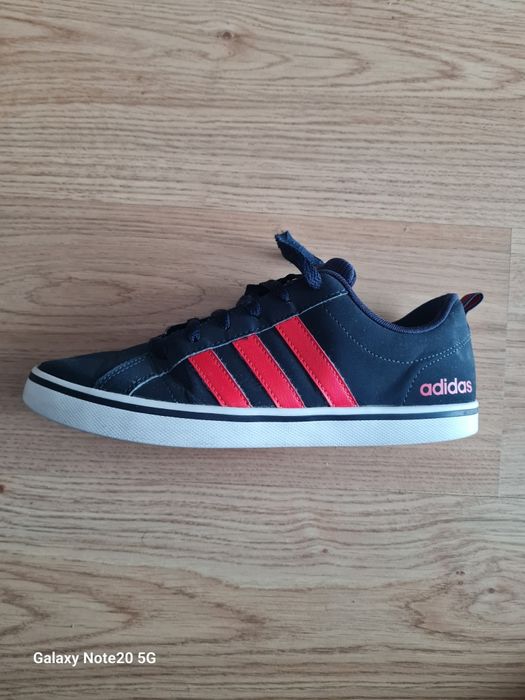 Vendo Ténis Adidas 10€  + Tenis Kipsta 6€