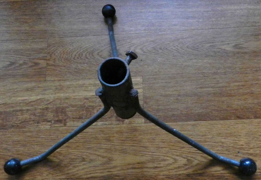 Stary solidny metalowy stojak na żywą choinkę PRL, wysokość 24 cm