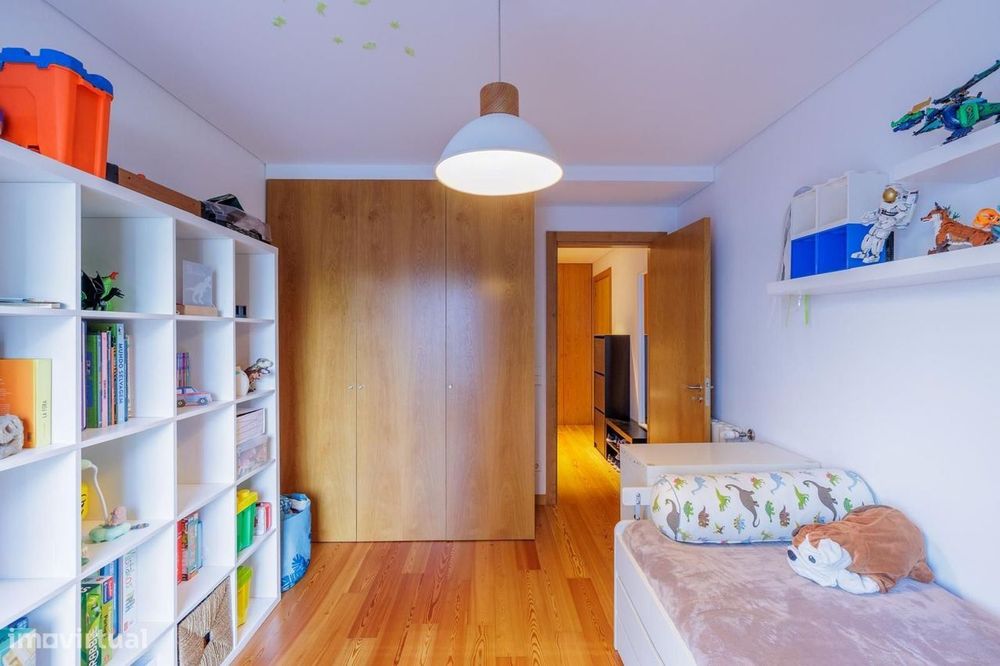 T2 Seminovo Com Varanda, Suíte E Garagem | Ramalde, Porto