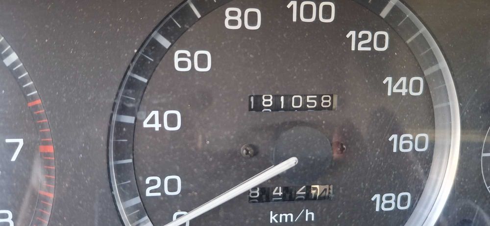 Toyota Corolla XL (jantes e radio de origem disponíveis se necessário)