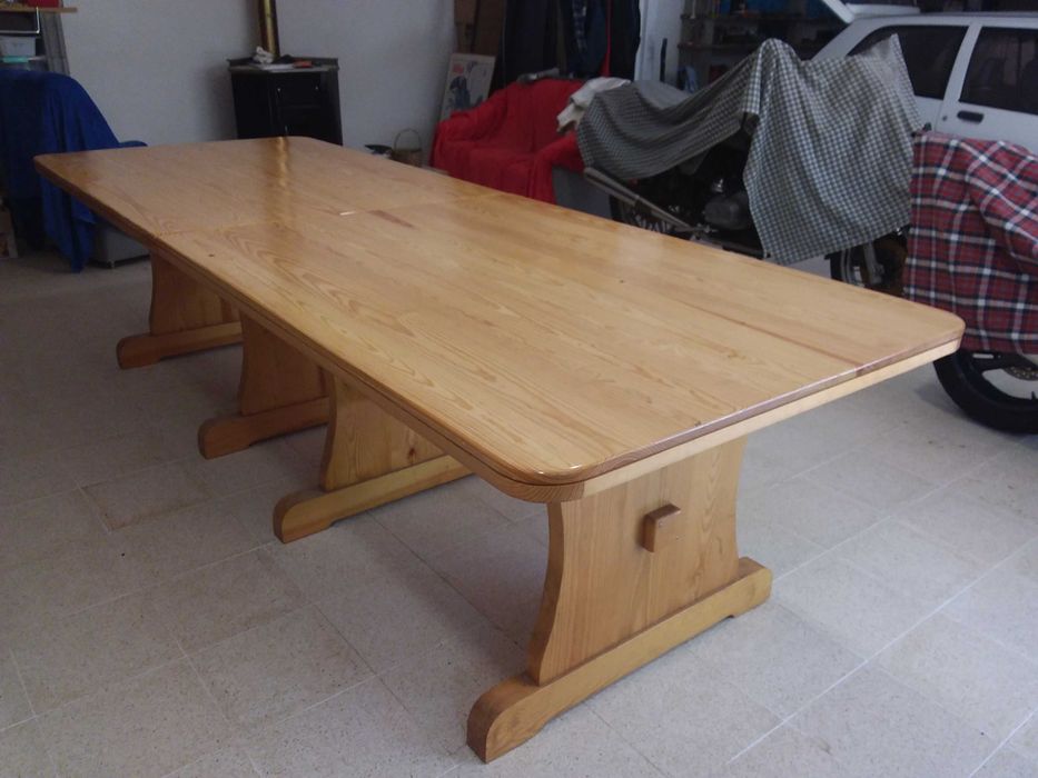 mesa em pinho maciço extensivel para 12 pessoas usada 1 vez
