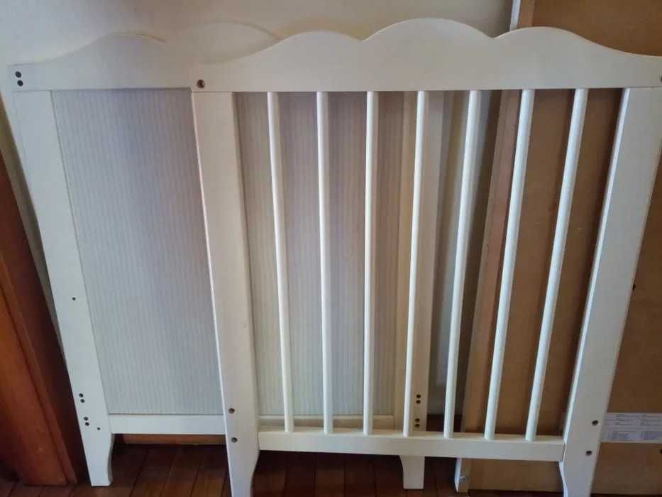 Berço / Cama modelo IKEA com colchão