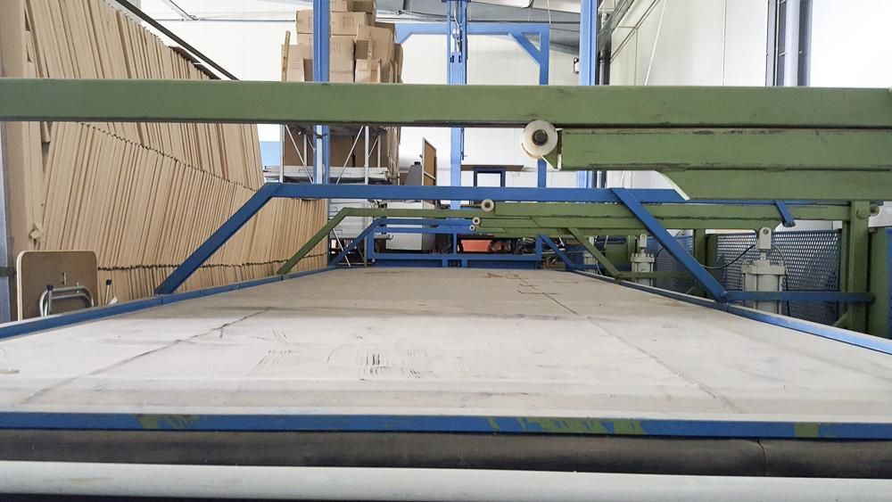 Prensa de Colagem com membrana a vácuo