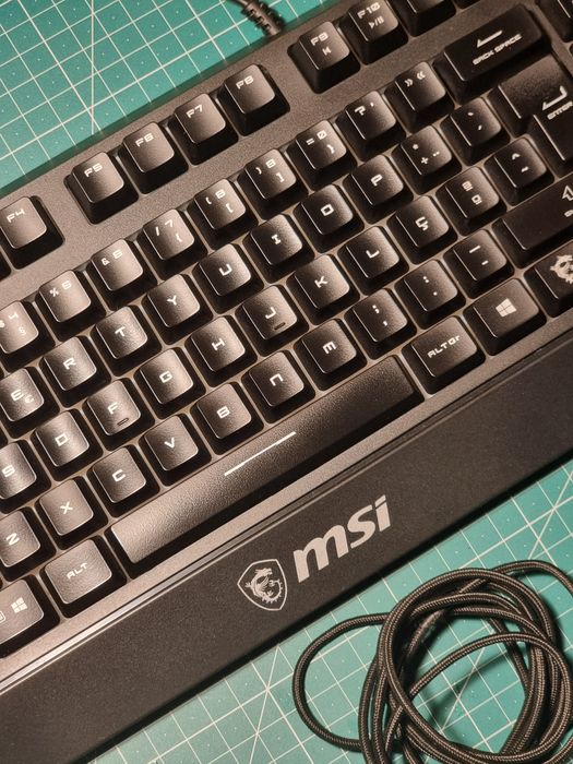 Rato Razer deathadder essential + Teclado MSI vigor gk20