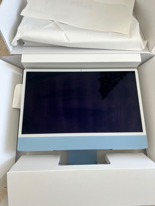 iMac 24” M1 – 8-core CPU / 8-core GPU – 8GB RAM / 256GB SSD