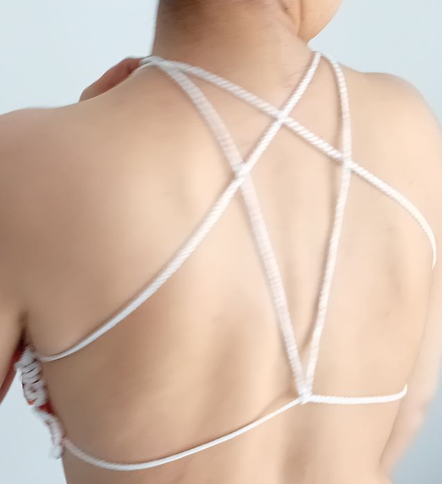 Top em crochê sem costas