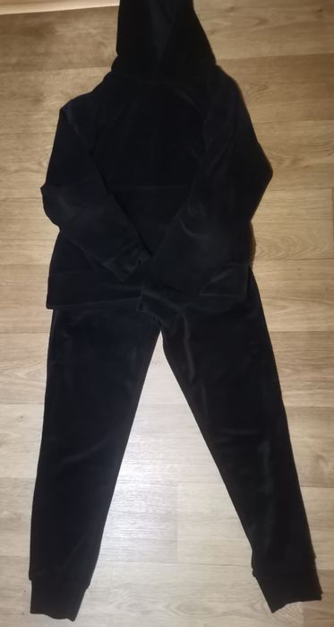 Продам велюровий спортивний костюм