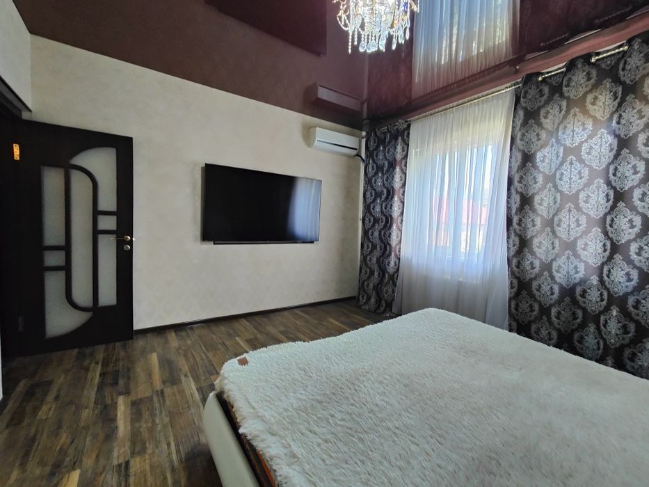Продам 3 комнатная квартира метро Холодная Гора. Капремонт. Недорого!