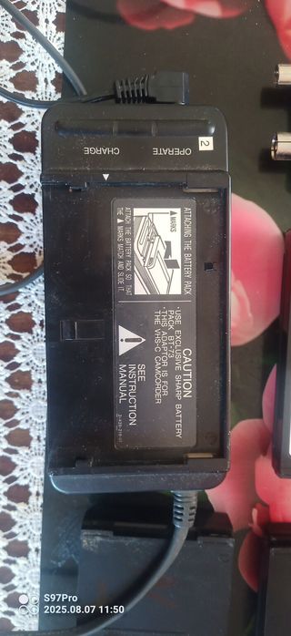 Ładowarka  Sharp AA-73S do kamery w zestawie z bateriami