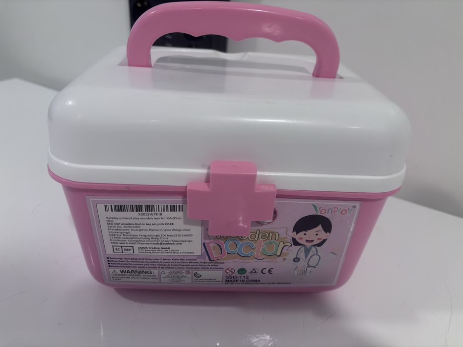 Mala de médico infantil com acessórios – no estado das imagens