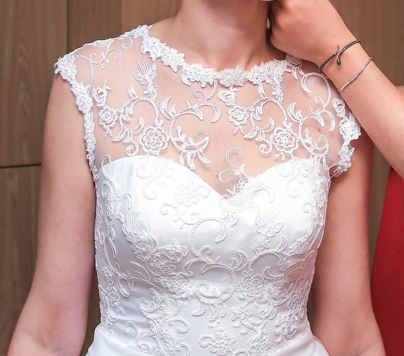 Suknia Slubna Afrodyta z kołem i welonem, rozmiar 34/36