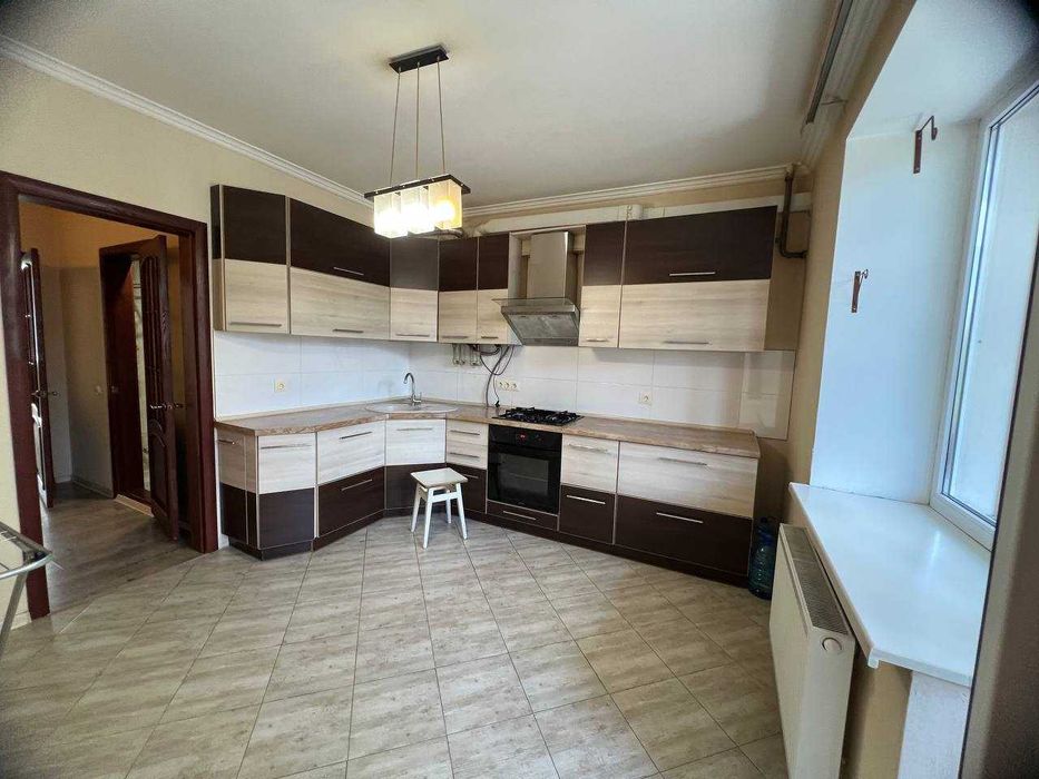 Однокімнатна квартира з гаражем у престижному районі Бучі