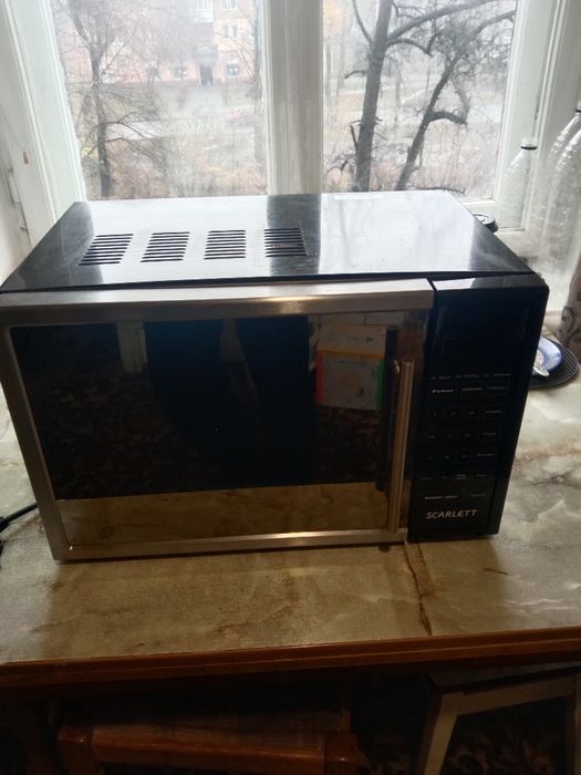 Микроволновка,порванный шлейф на плате .