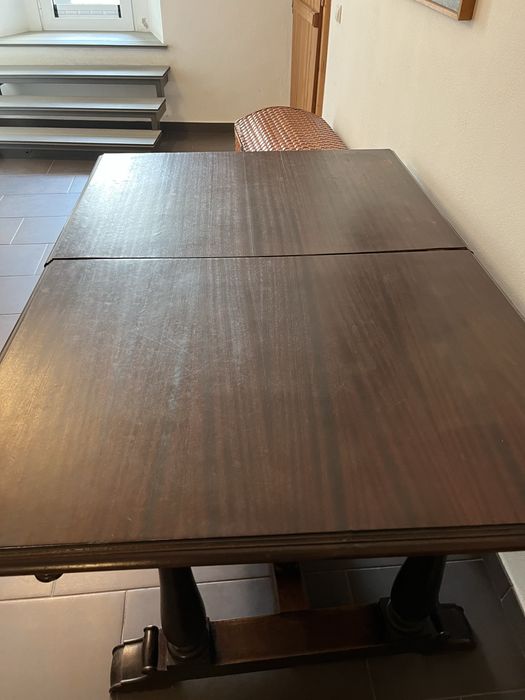 Mesa rectangular de madeira mogno