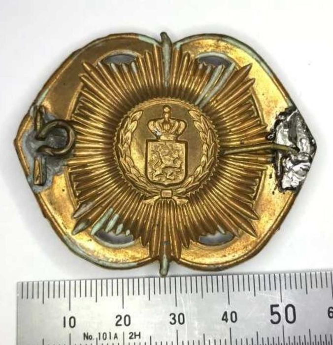 Distintivo original de boina em latão do Regimento Van Heutsz do Exército Real dos Países Baixos – Insígnia Militar Holandesa