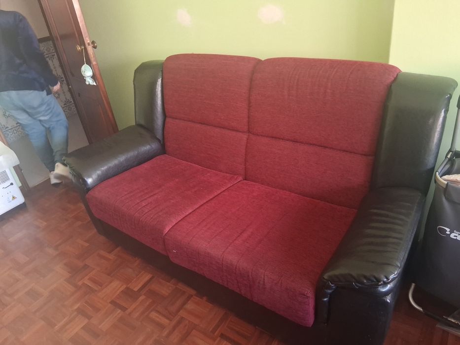 Sofá maior e 2 maplles