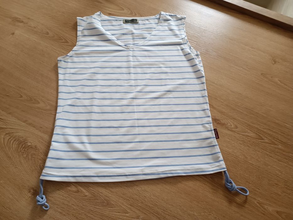 Bluzka w paski dekold V