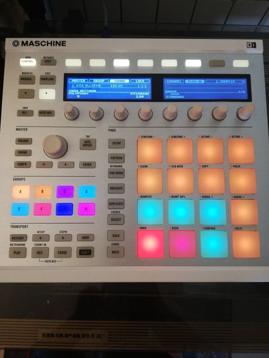 NI Maschine mk2 branca