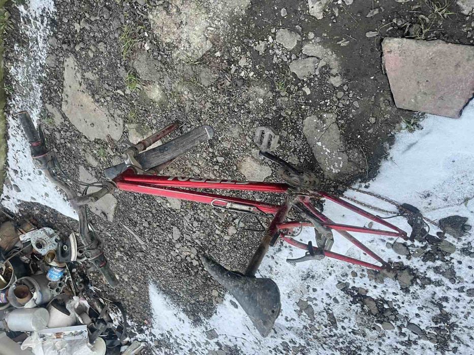 Продаю рама велосипед  на запчасти