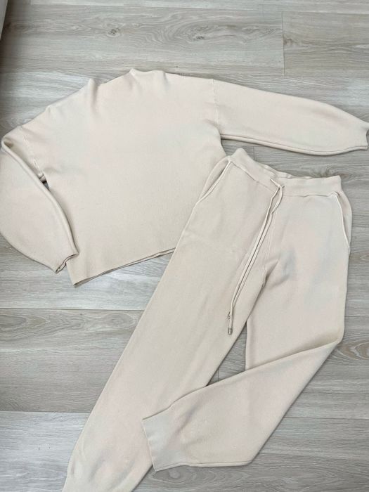 Трикотажний костюм молочного кольору. Італія Lara . Розмір С/М