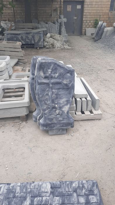 Памятники 1500грн комплект