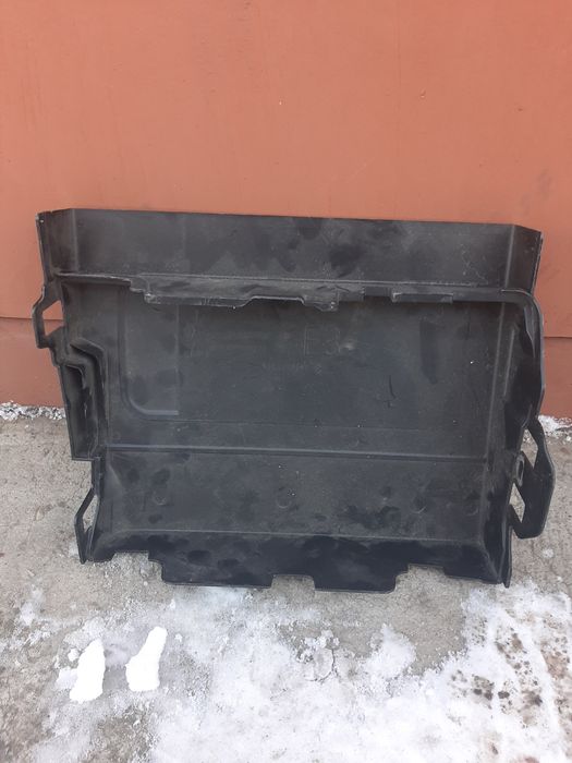 Продам крышку АКБ захист Рено Меган