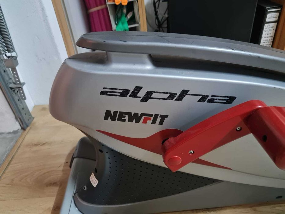 Elíptica elétrica NewFit Alpha — bom estado e totalmente funcional