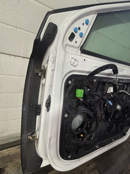 Volvo V40 drzwi prawe przod/tyl Biale  2015r