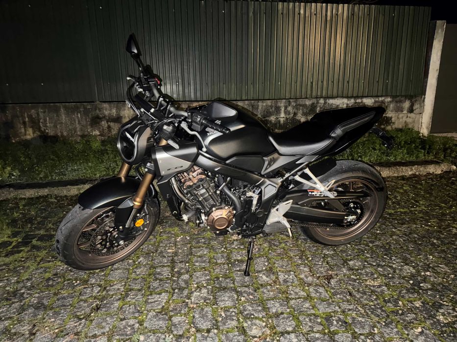 Honda CB650R 2025 35KW E-CLUTCH