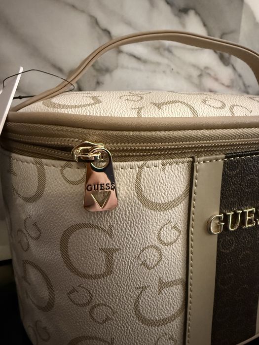 Nowa kosmetyczka kuferk guess