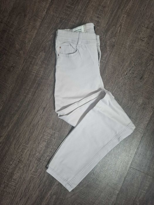Różowe jeansy skinny (447)