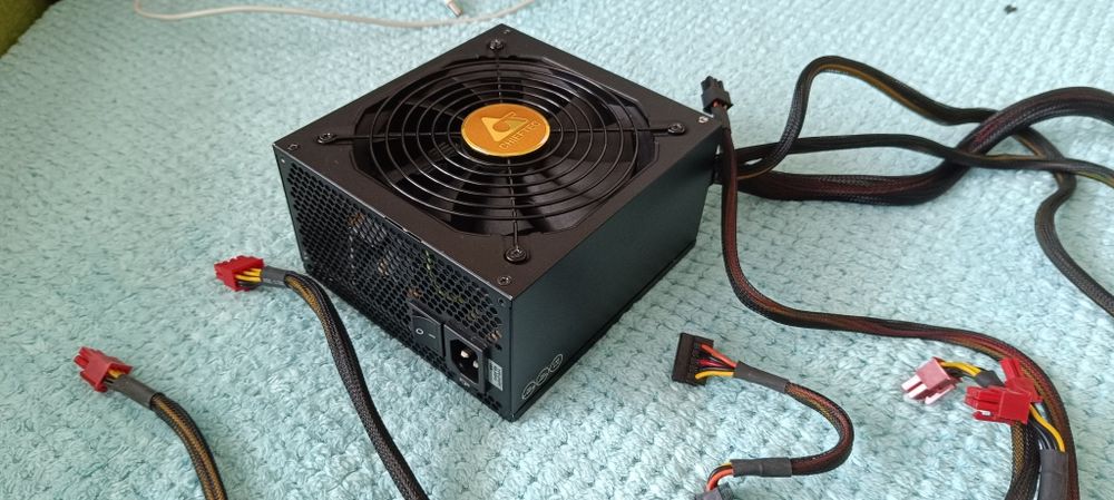 Блок живлення chiftec 750 вт