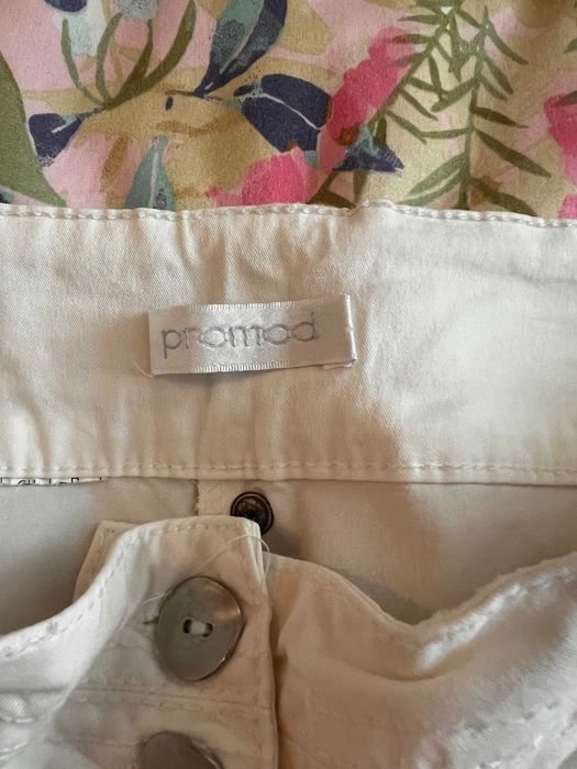 białe szorty spodnie Promod M / L