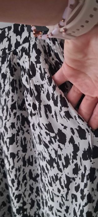 Zwiewne lekkie spodnie pantera Bershka M