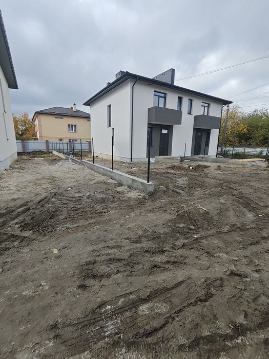 Продаж Будинку Дуплекс