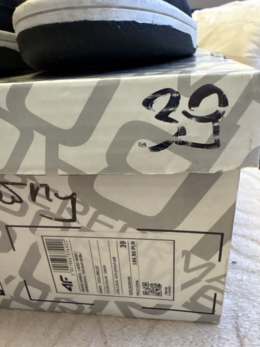 Buty na koturnie 4f, rozmiar 39.