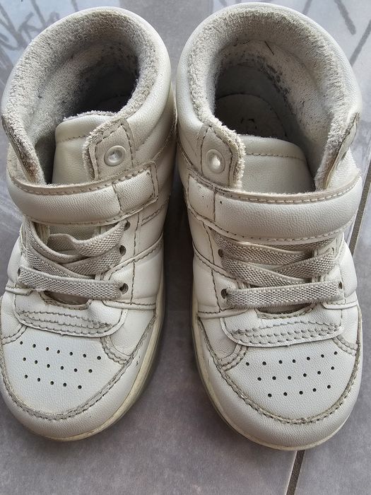 Продам кросовки зара білі