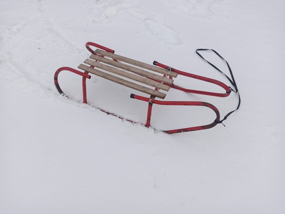 Sanki metalowe drewniane dla dziecka na śnieg