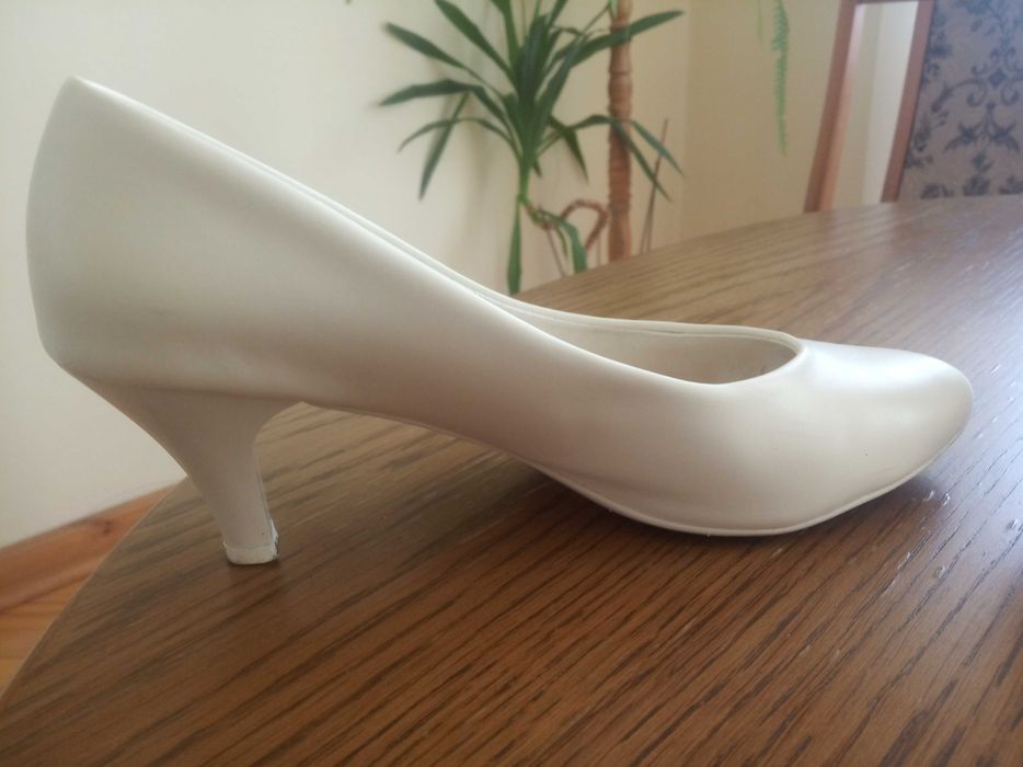 Buty na obcasie r.38