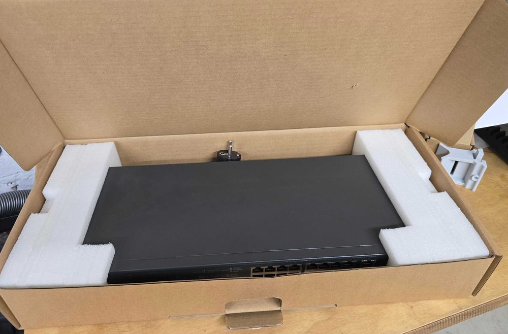 Switch PoE TP-Link TL-SG1218MP | 16x PoE+ | Rack | Jak nowy