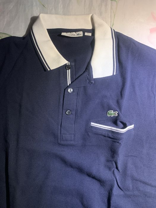 Camisa polo Lacoste azul com bolso