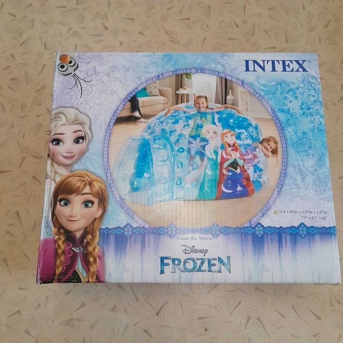 надувной замок фирмы INTEX