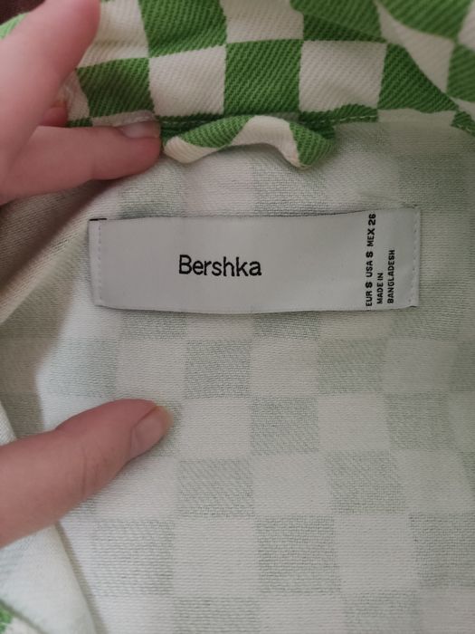 Джинсова курточка Bershka зелена в клітинку