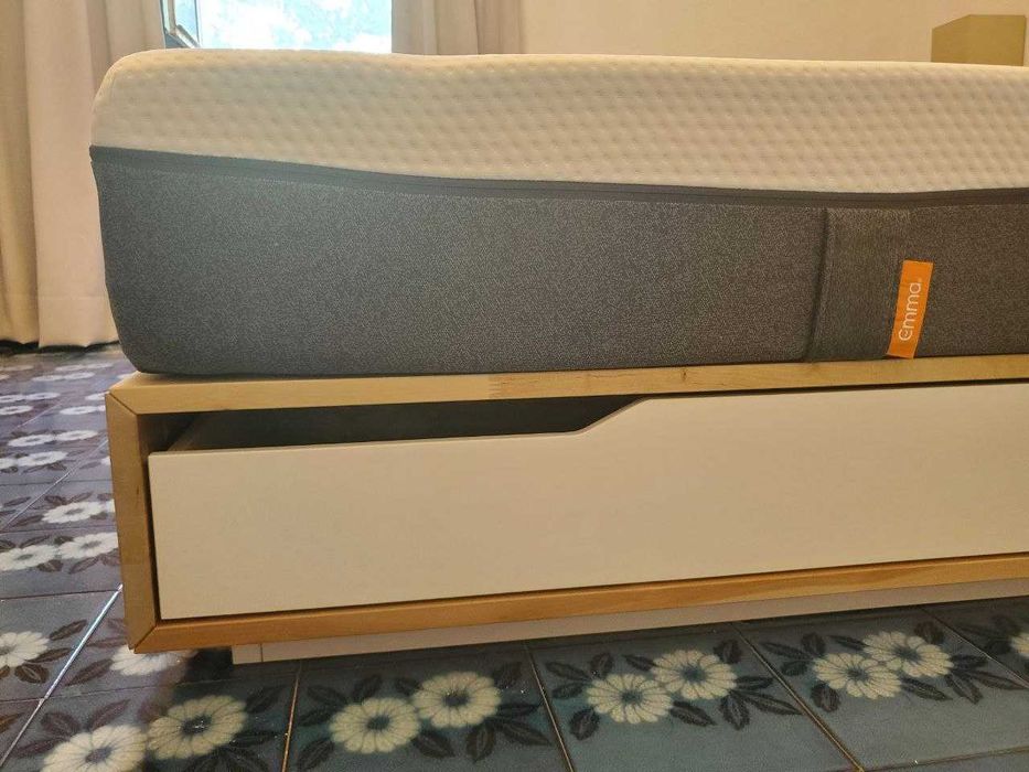 Cama IKEA 140x200 com 4 gavetas + colchão Emma Original - excelente estado