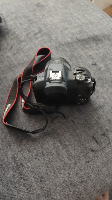 Máquina Fotográfica Canon EOS R100