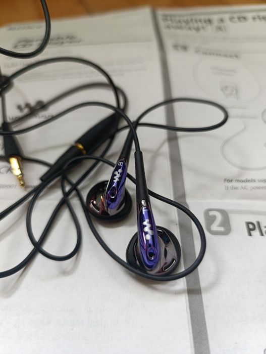 Sony Walkman D-E220 CD плеєр оригінал комплект навушники