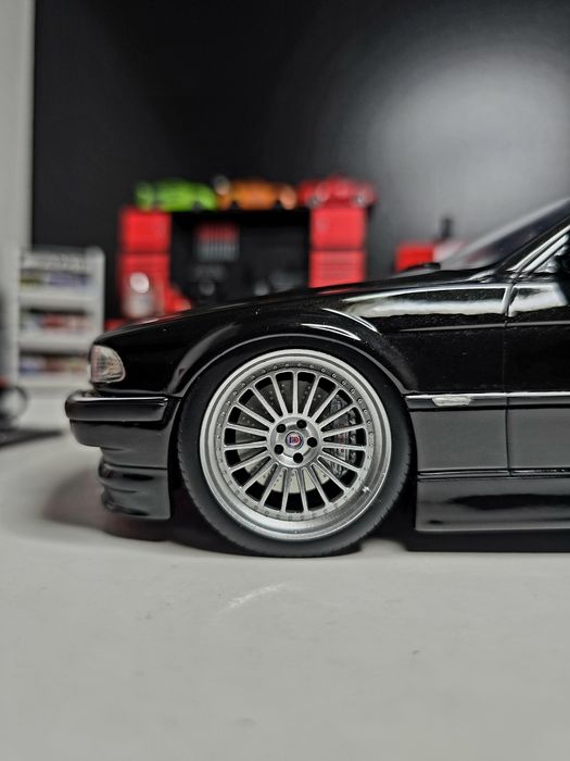 OTTO BMW E38 Low Stance