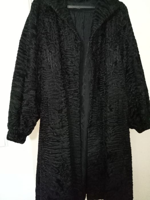 Casaco de astkhan comprido, com forro de seda .